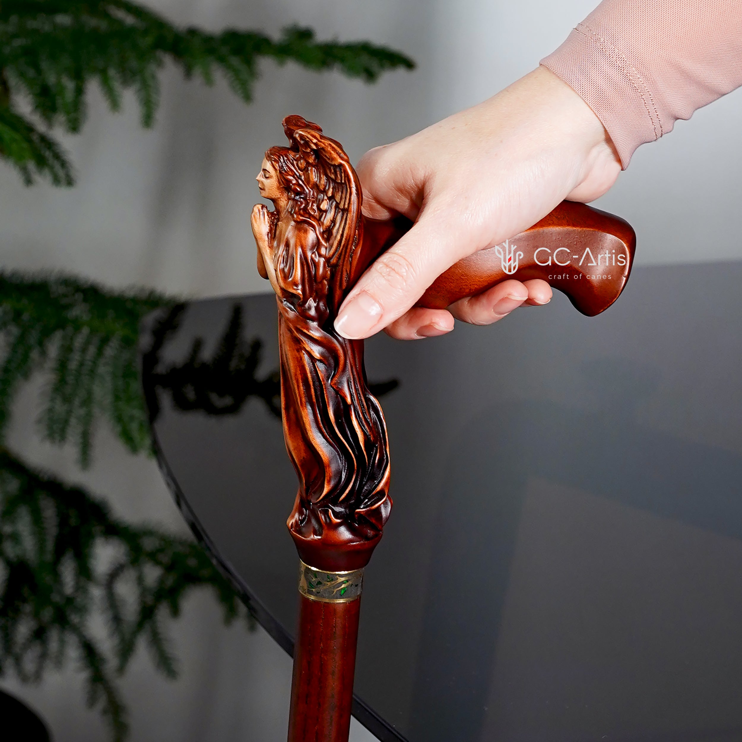 Жіноча дерев'яна палиця-тростина, що молиться, з ангелом