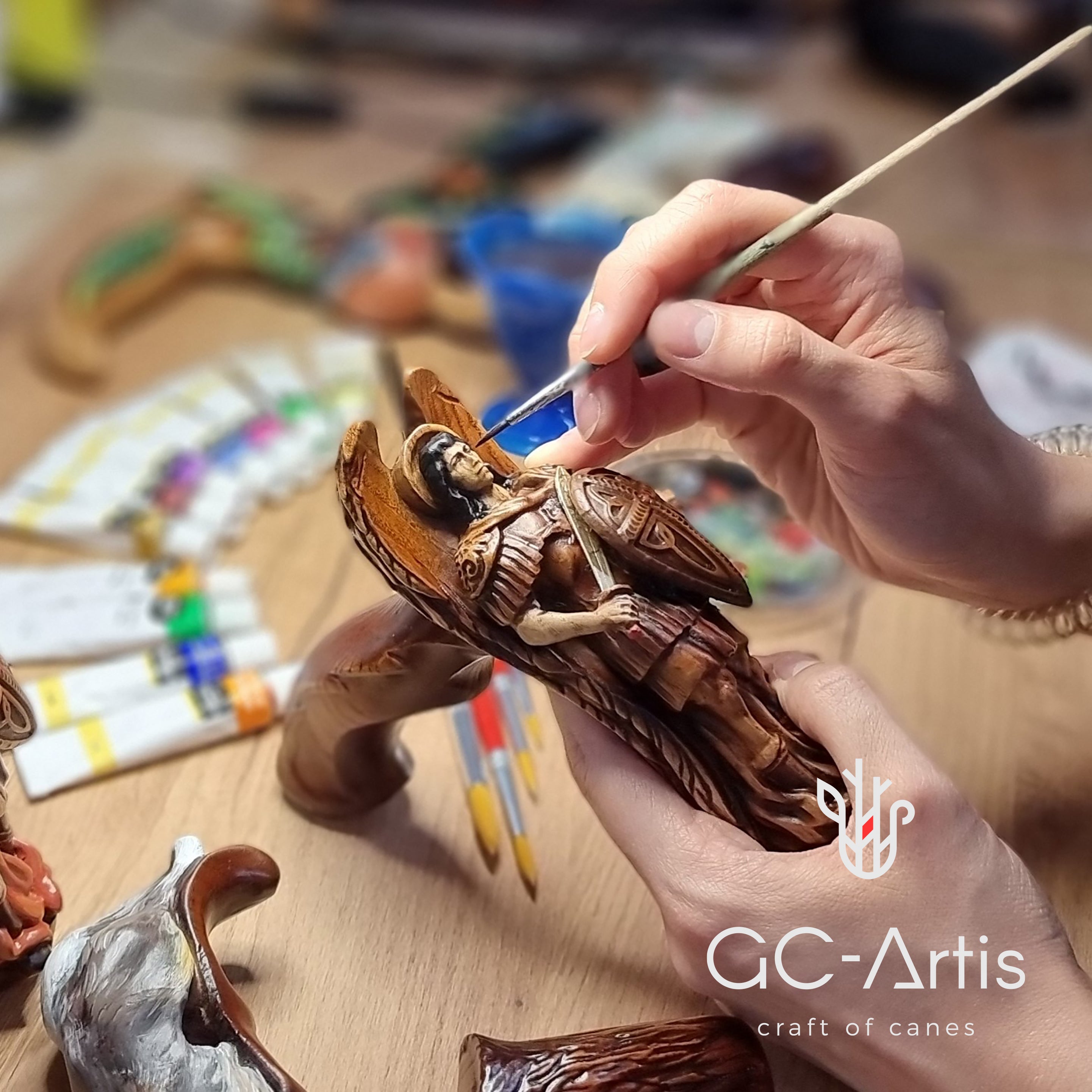 Дерев'яна різьблена тростина Архангела Михаїла