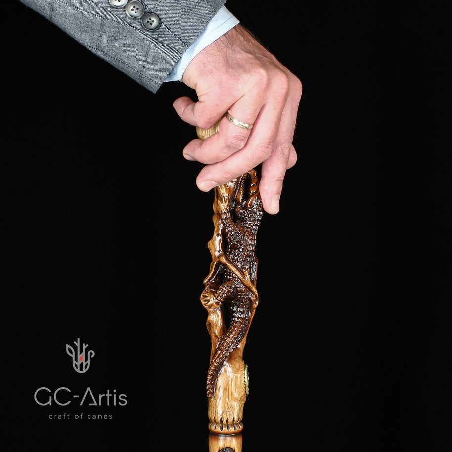 Canne de marche et bâton de randonnée sculptés main en forme de crocodile et d'alligator