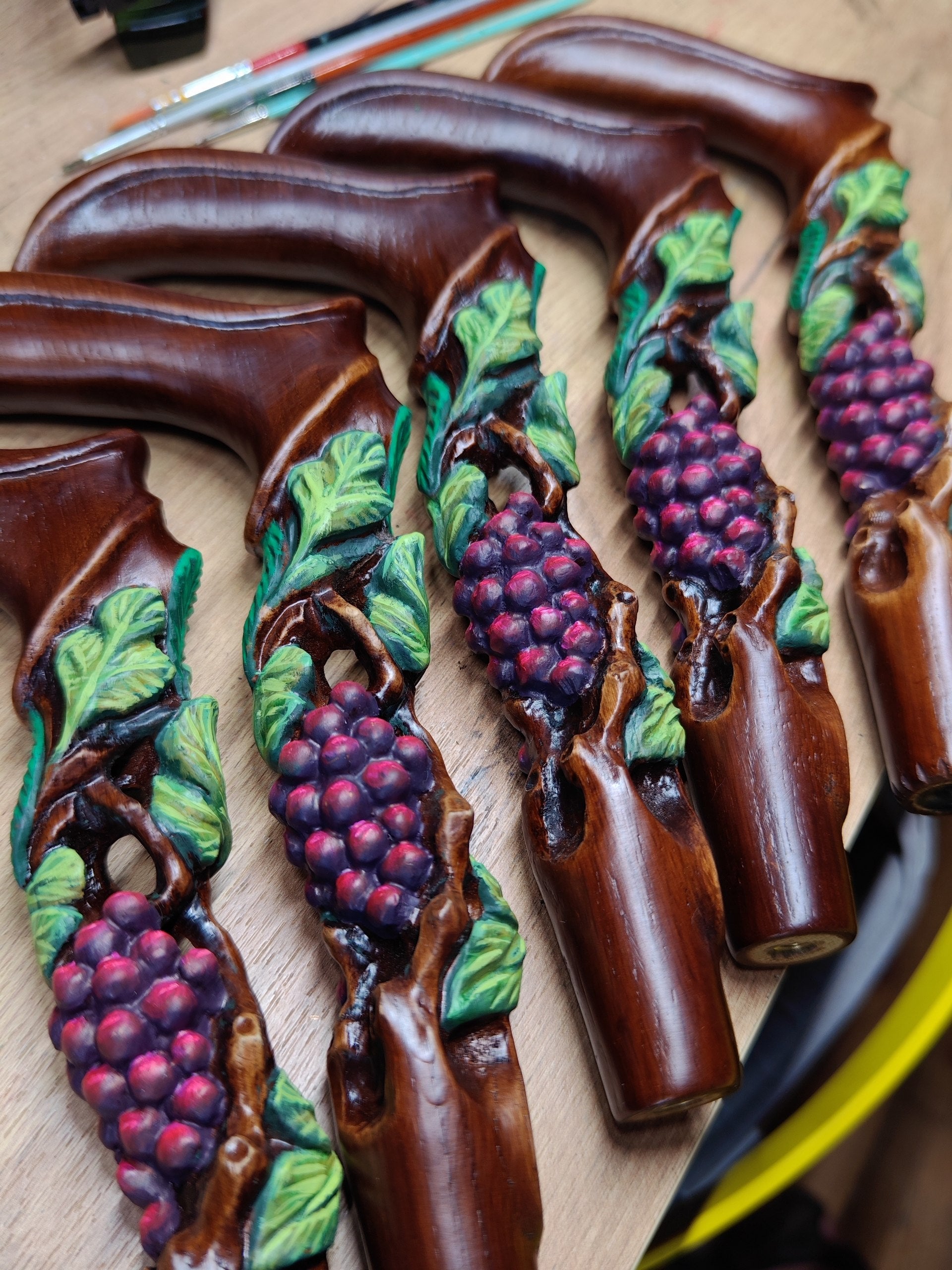 Canne de marche en bois Richement Gravée Raisin & Vignes