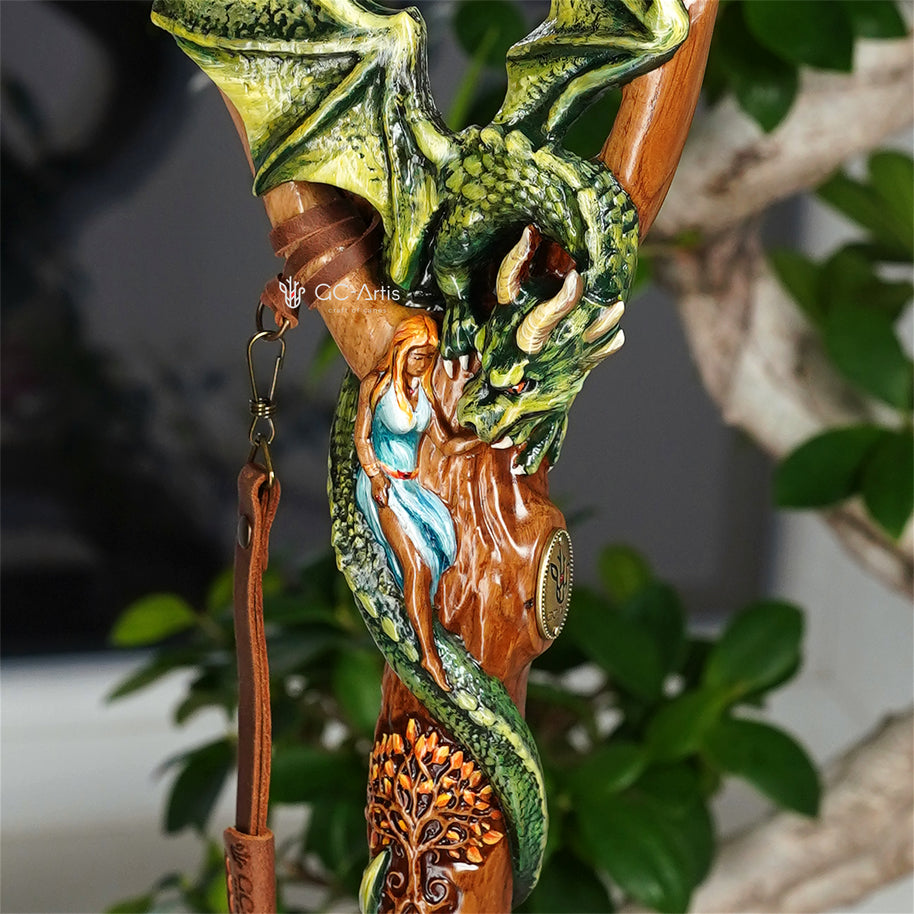 Canne de marche style celtique dragon ailé en bois clair