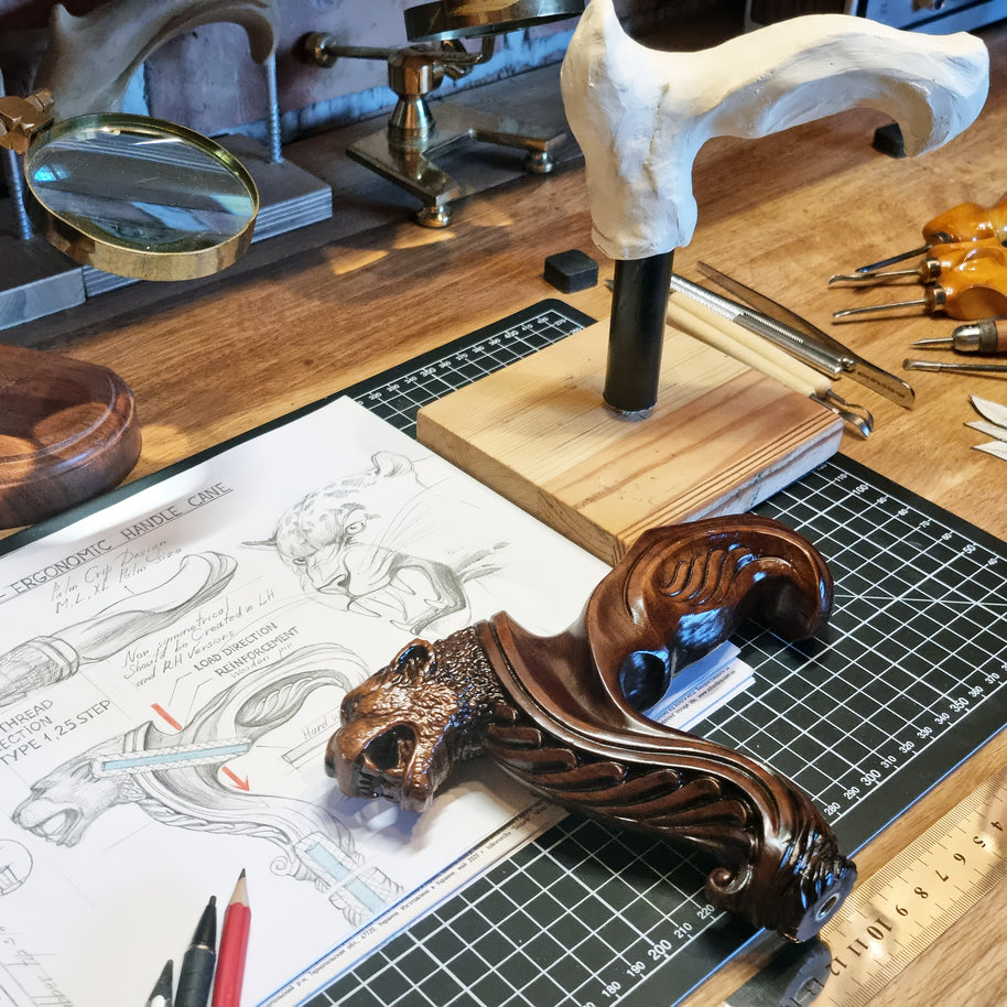 Canne de marche en bois Jaguar, poignée ergonomique à prise paume