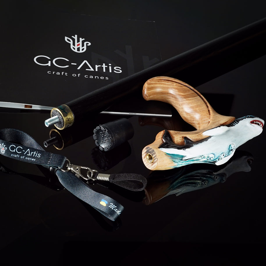 Canne de marche en bois clair motif requin peint à la main, style marin
