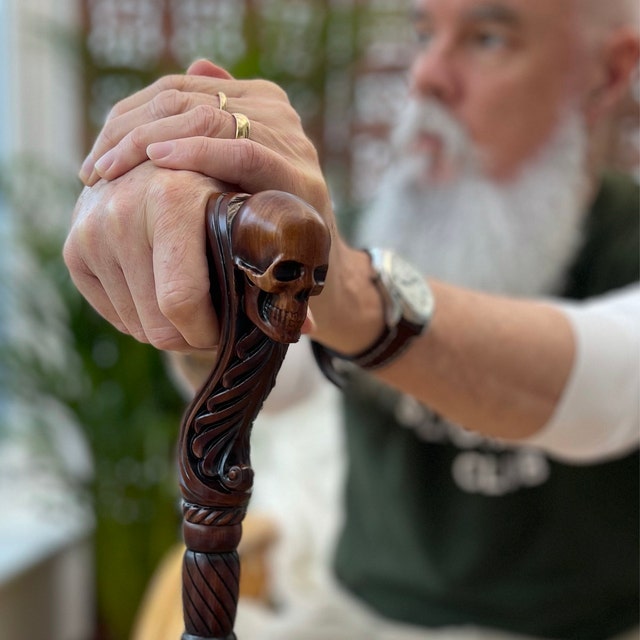 Canne de marche en bois avec pommeau tête de mort - Poignée ergonomique pour la paume