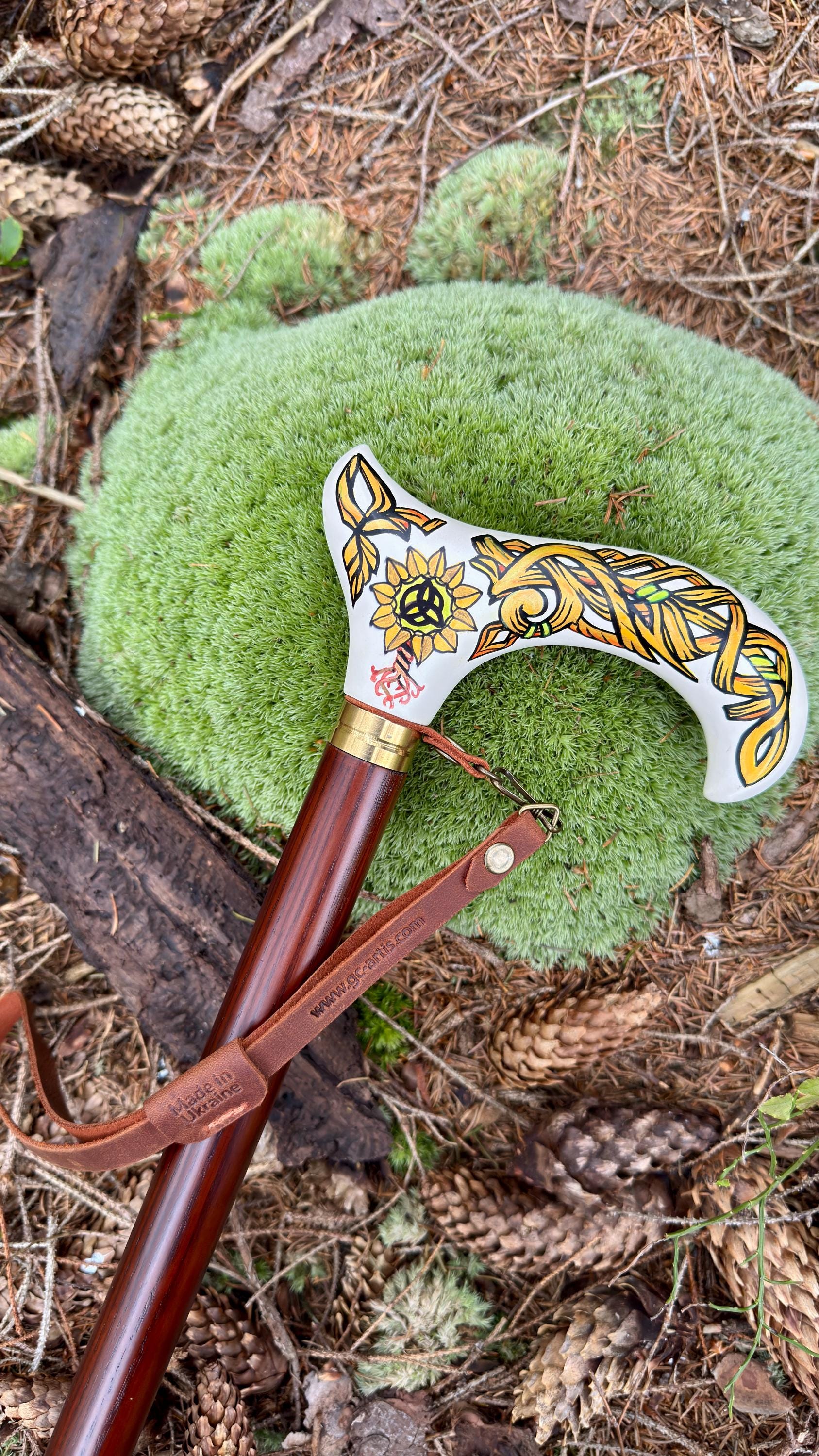 Celtic Walking Stick - Tree of Life trinity knot – Wooden Cane, Brass decor, Derby Handle - GCArtis - Classic Wooden Canes - Bronze, wood