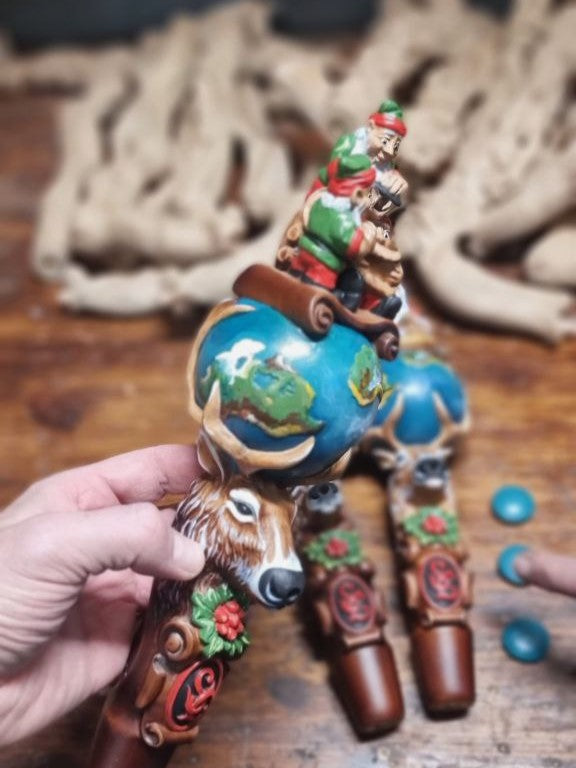 Bâton de marche en bois pour le Père Noël, canne sculptée avec le renne Rudolph et des lutins
