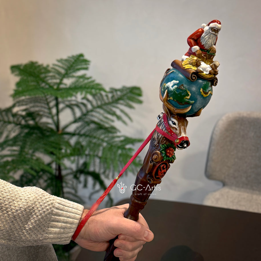 Bâton de marche en bois pour le Père Noël, sculpté de Rudolph le renne et de l'Enfant Jésus