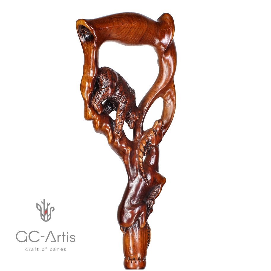 Canne de marche sculptée en bois OURS chassant une gazelle