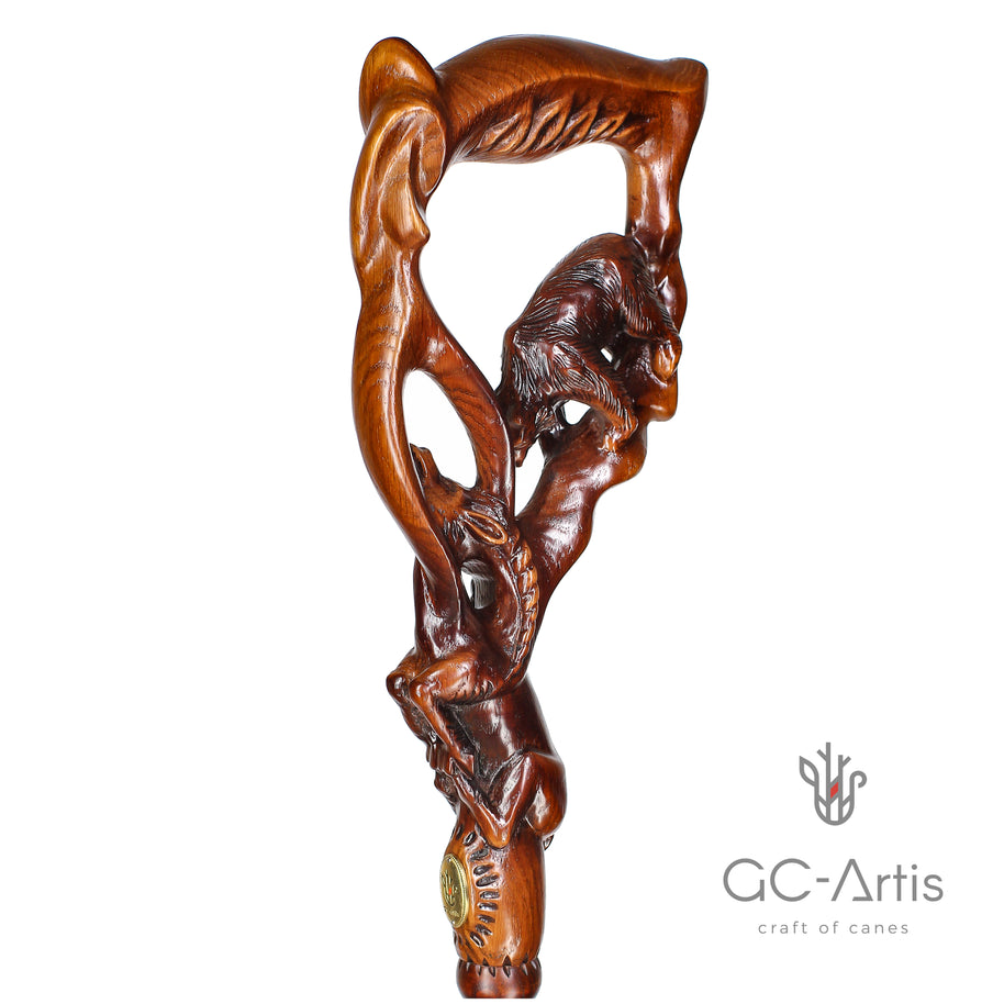 Canne de marche sculptée en bois OURS chassant une gazelle