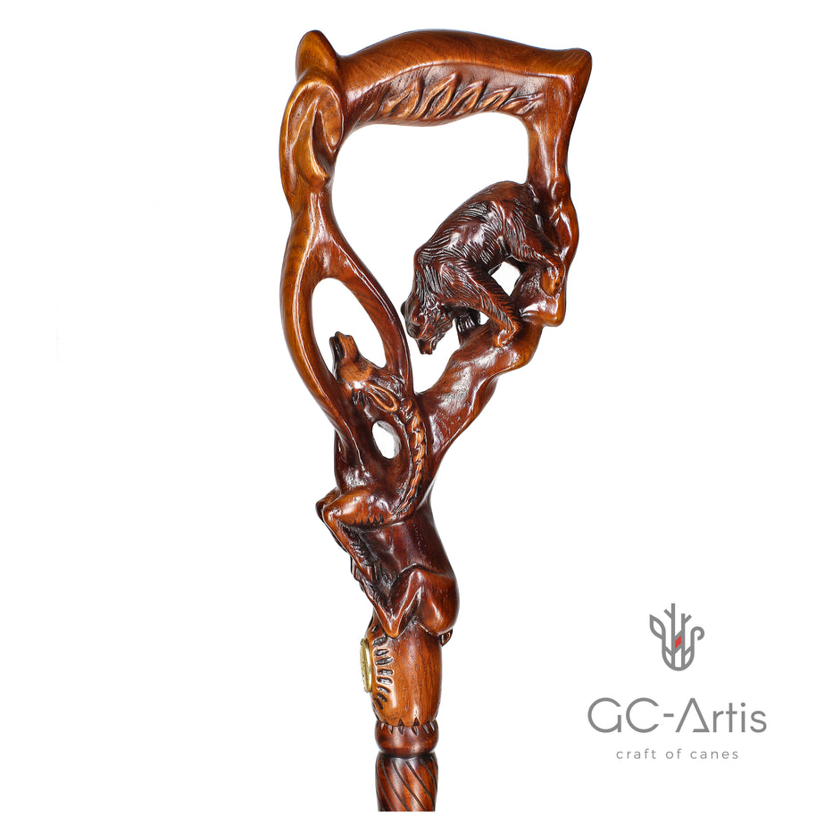 Canne de marche sculptée en bois OURS chassant une gazelle