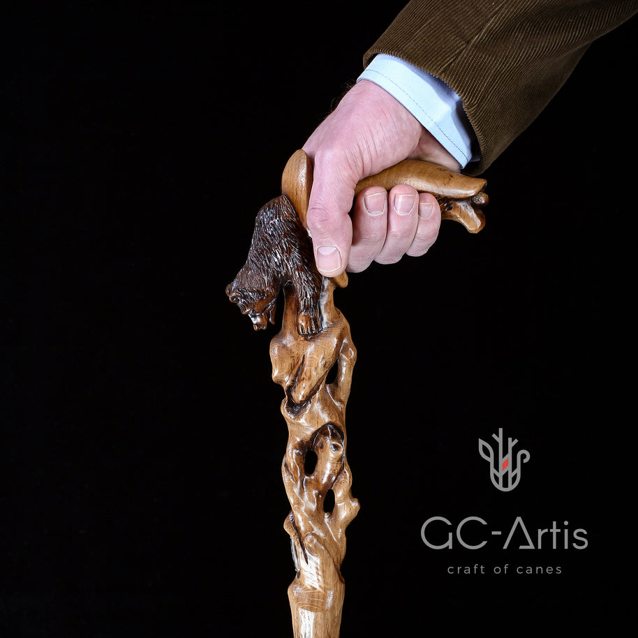 Canne de marche sculptée main ours éveillé bois clair