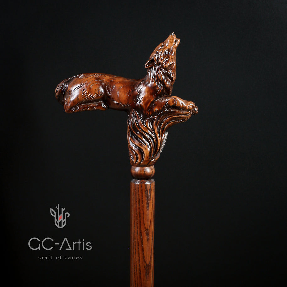 Canne de marche en bois Loup Hurlant