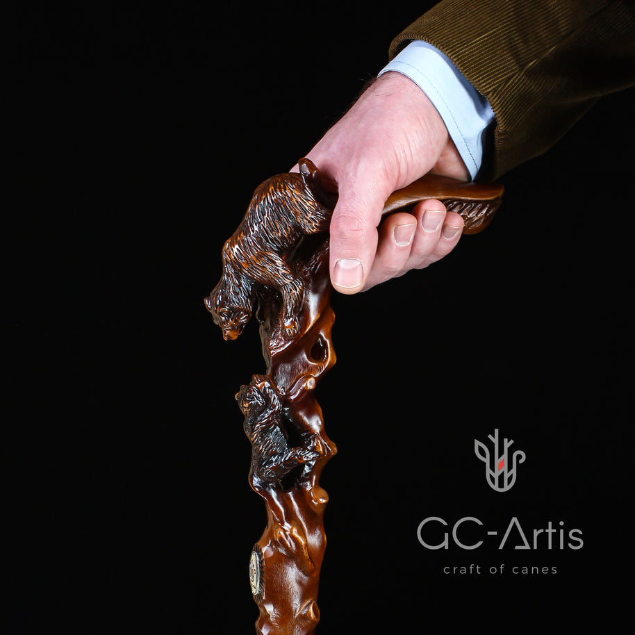 Canne de marche en bois foncé, sculptée à la main, motif Ourse