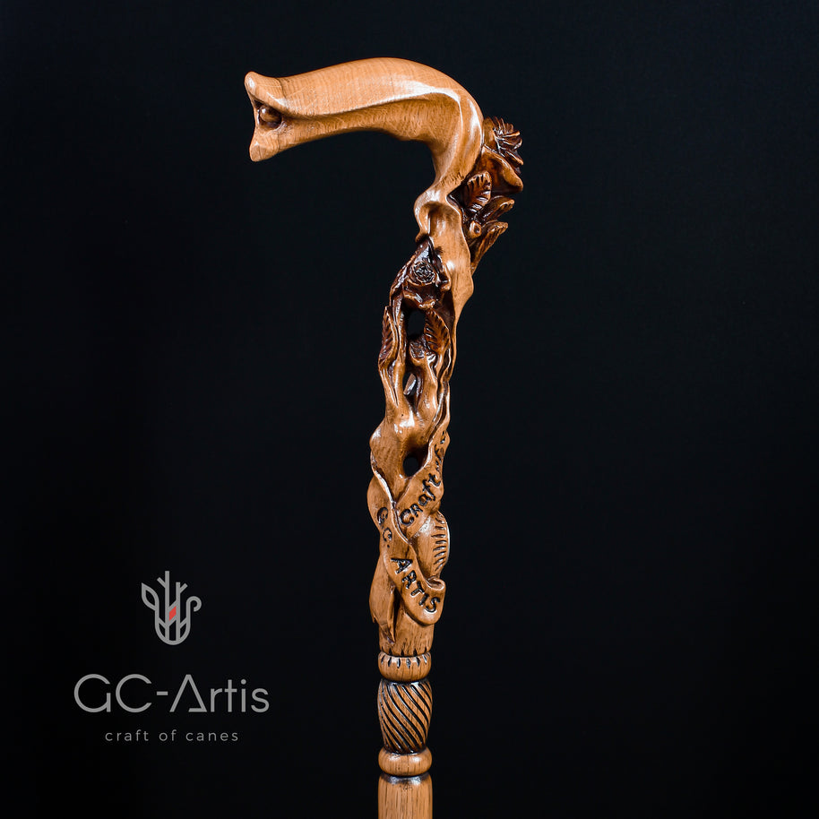 Canne de marche en bois clair avec fleur rose