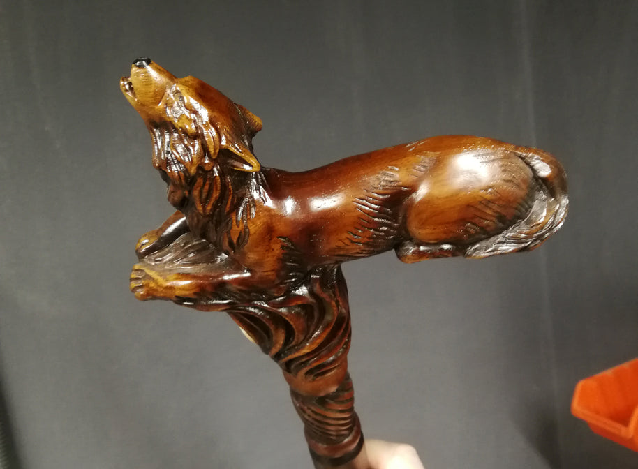 Canne de marche en bois Loup Hurlant
